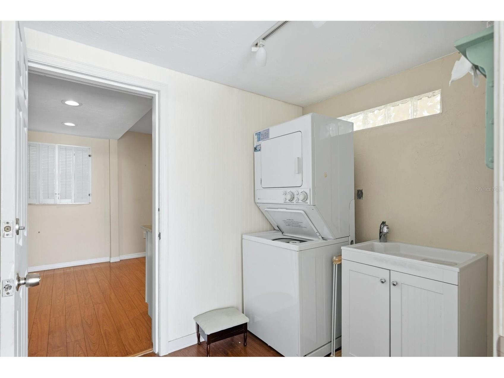3262 Brockton Lane #608 Sarasota FL 34239 A4696157 image24