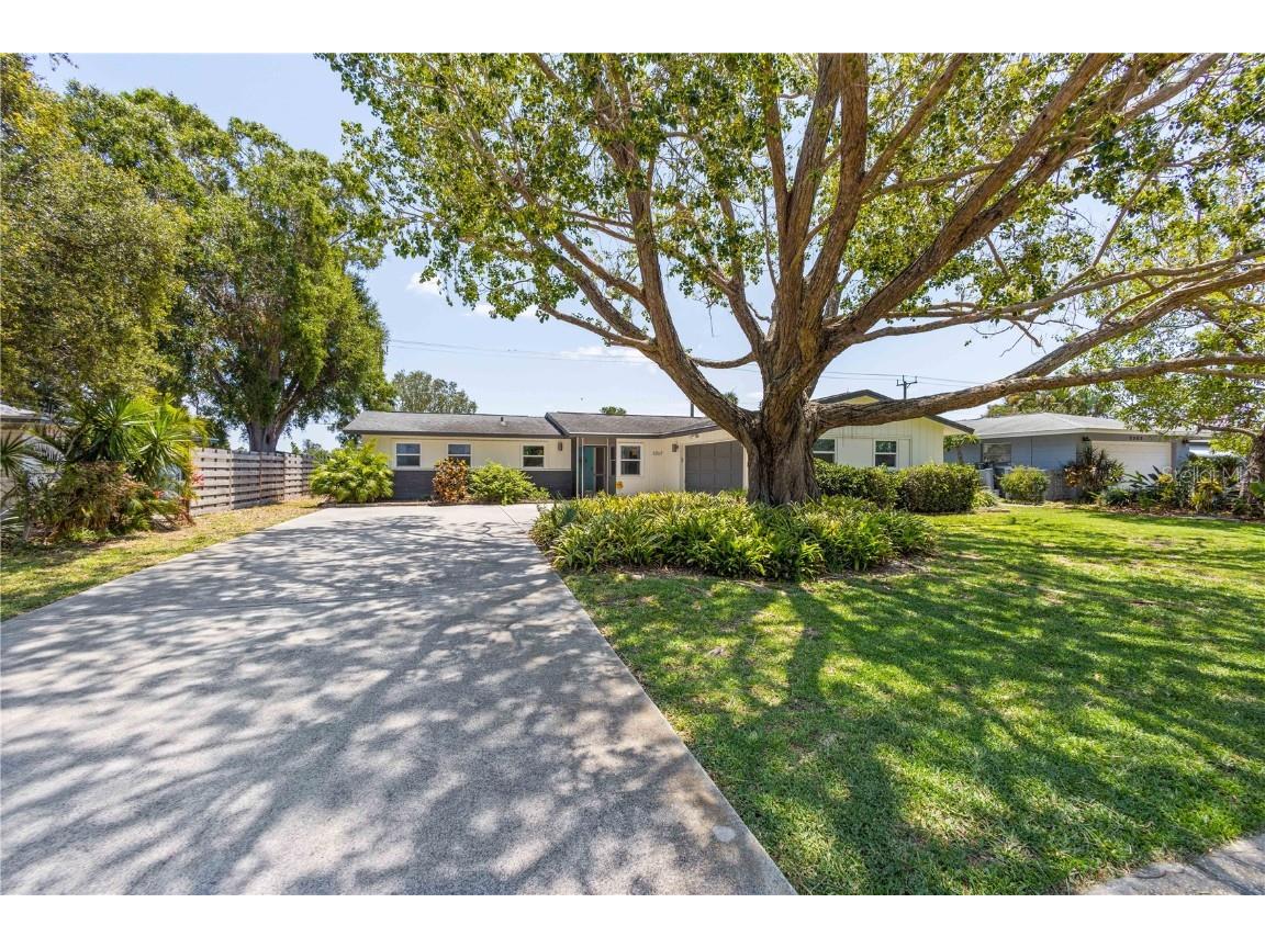 3267 S Lockwood Ridge Road Sarasota FL 34239 A4569887 image1