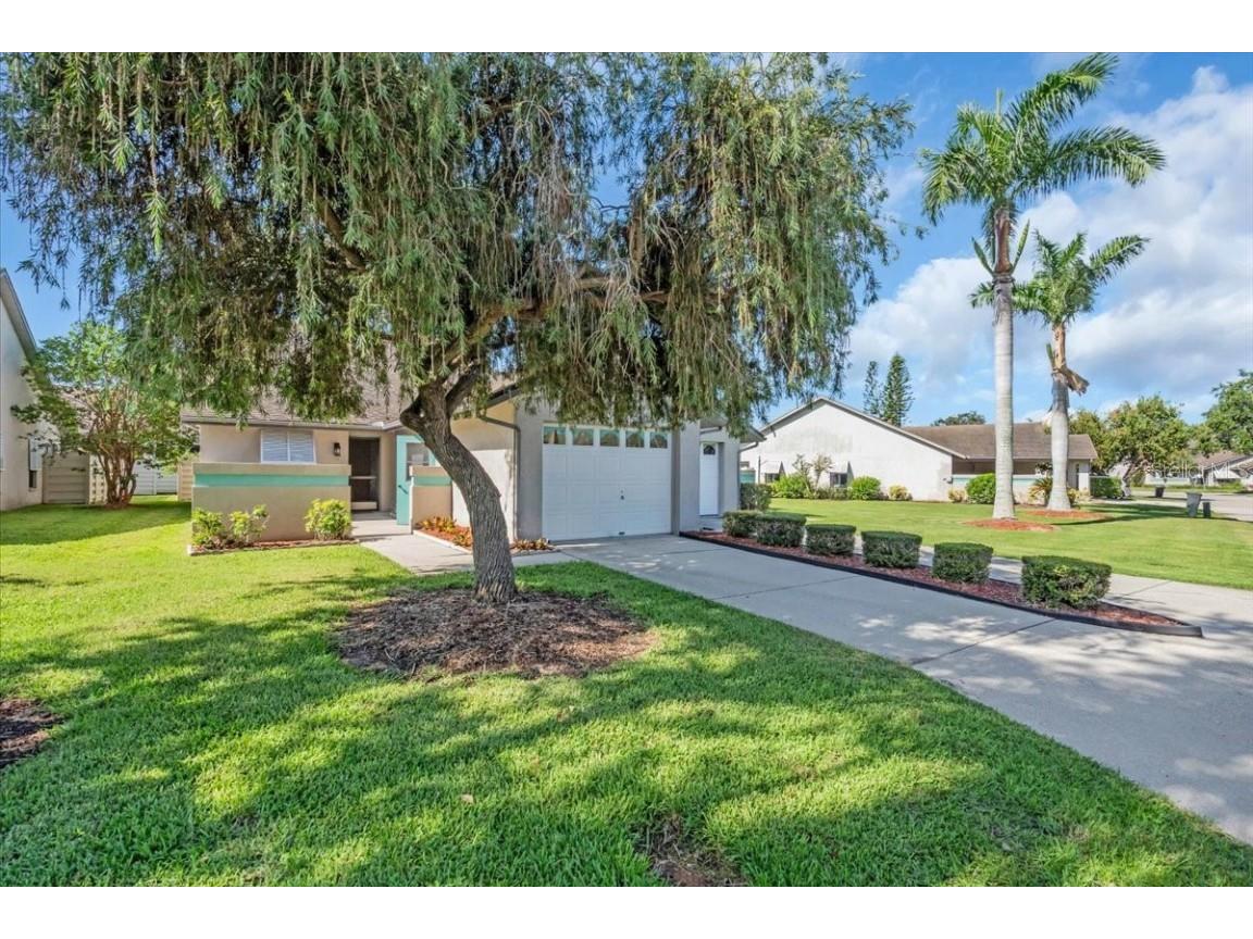 327 40th Court W Palmetto FL 34221 A4656862 image1