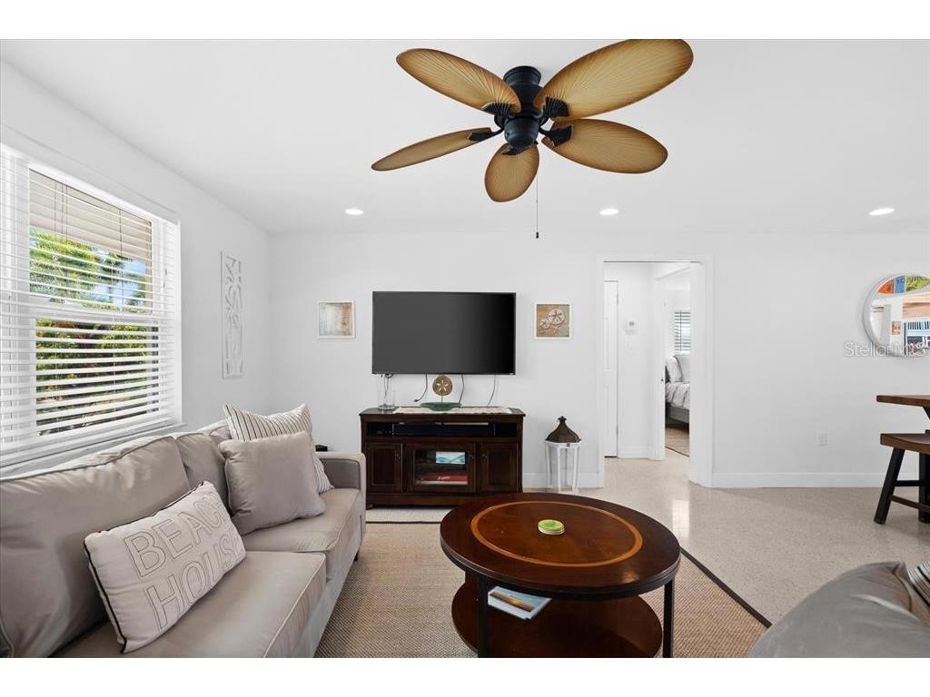 327 Avenida Milano Sarasota FL 34242 A4640458 image10