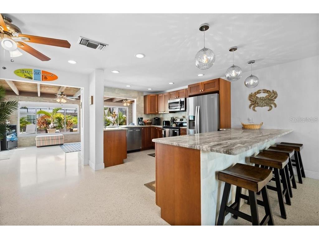 327 Avenida Milano Sarasota FL 34242 A4640458 image13