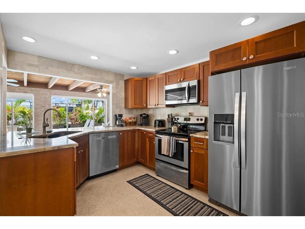 327 Avenida Milano Sarasota FL 34242 A4640458 image15