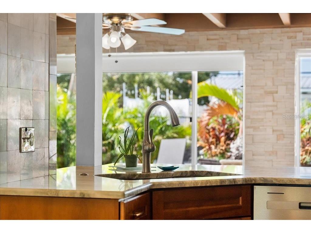 327 Avenida Milano Sarasota FL 34242 A4640458 image18