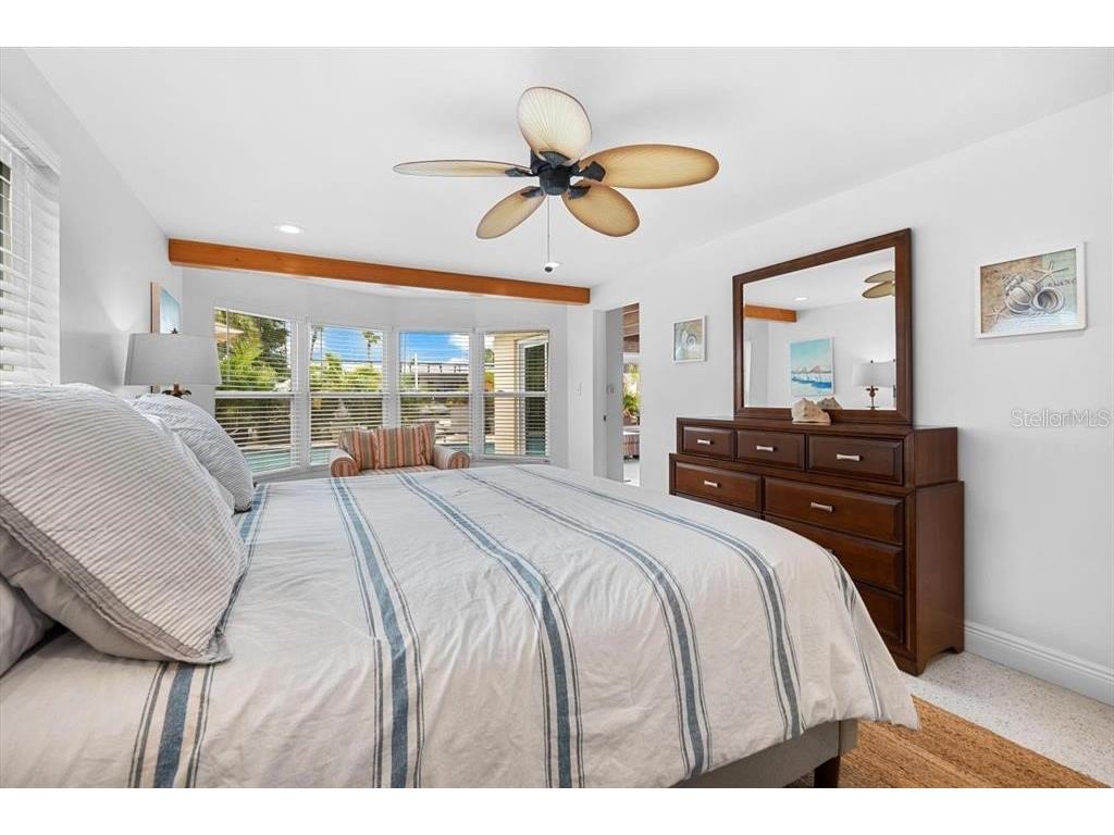 327 Avenida Milano Sarasota FL 34242 A4640458 image32