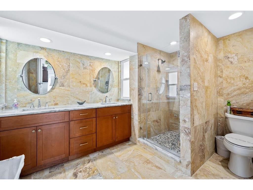 327 Avenida Milano Sarasota FL 34242 A4640458 image35