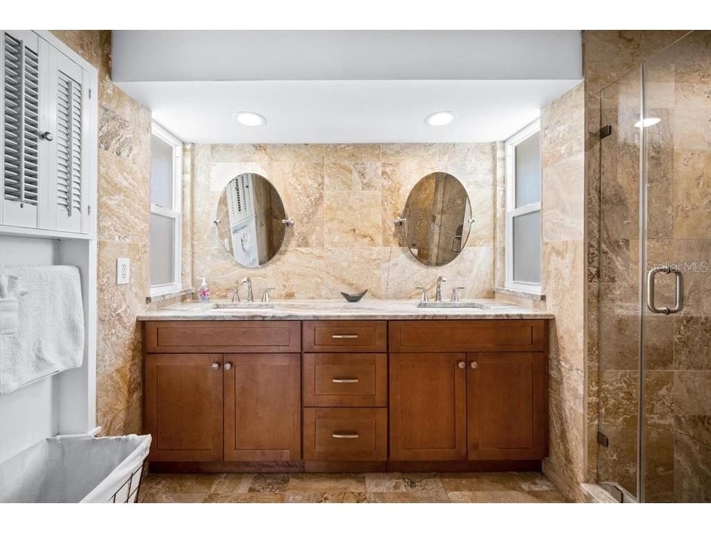 327 Avenida Milano Sarasota FL 34242 A4640458 image37