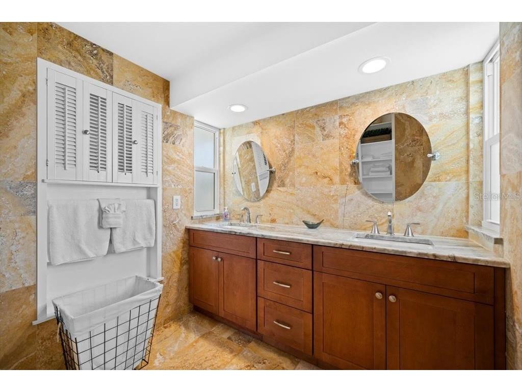 327 Avenida Milano Sarasota FL 34242 A4640458 image39