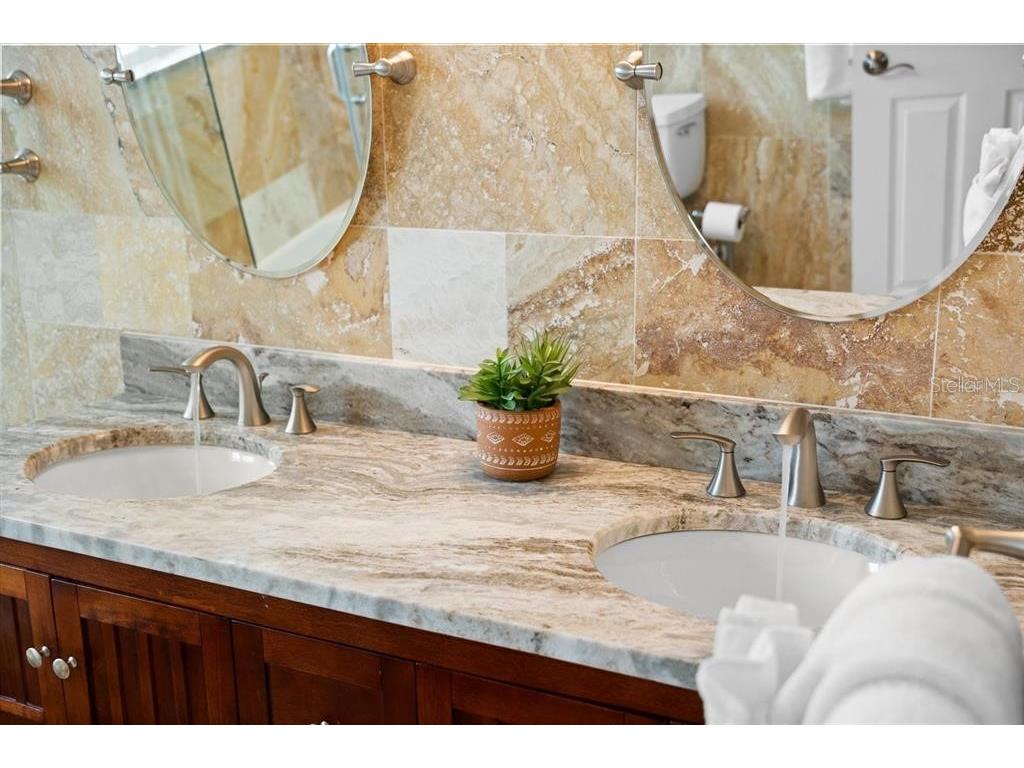 327 Avenida Milano Sarasota FL 34242 A4640458 image40