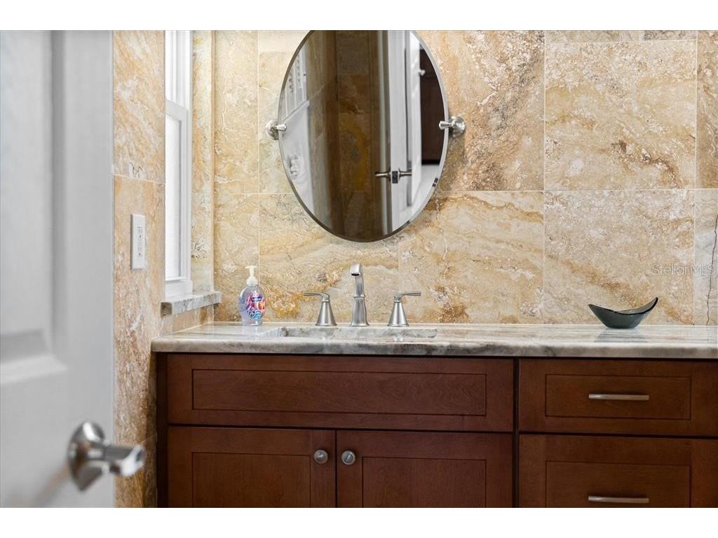 327 Avenida Milano Sarasota FL 34242 A4640458 image41