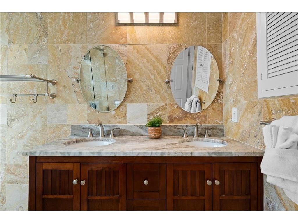 327 Avenida Milano Sarasota FL 34242 A4640458 image42