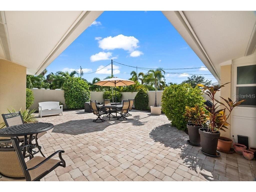 327 Avenida Milano Sarasota FL 34242 A4640458 image48