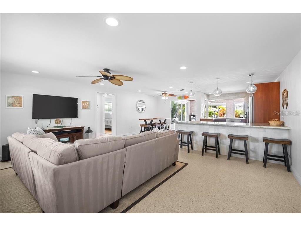 327 Avenida Milano Sarasota FL 34242 A4640458 image5