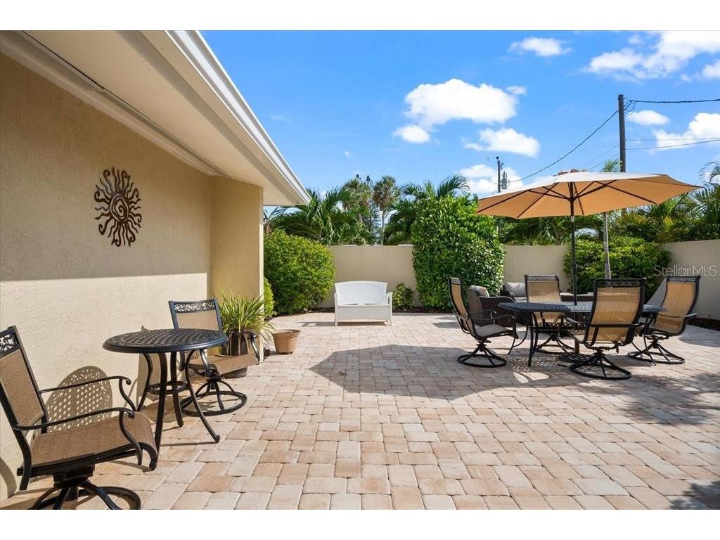 327 Avenida Milano Sarasota FL 34242 A4640458 image50