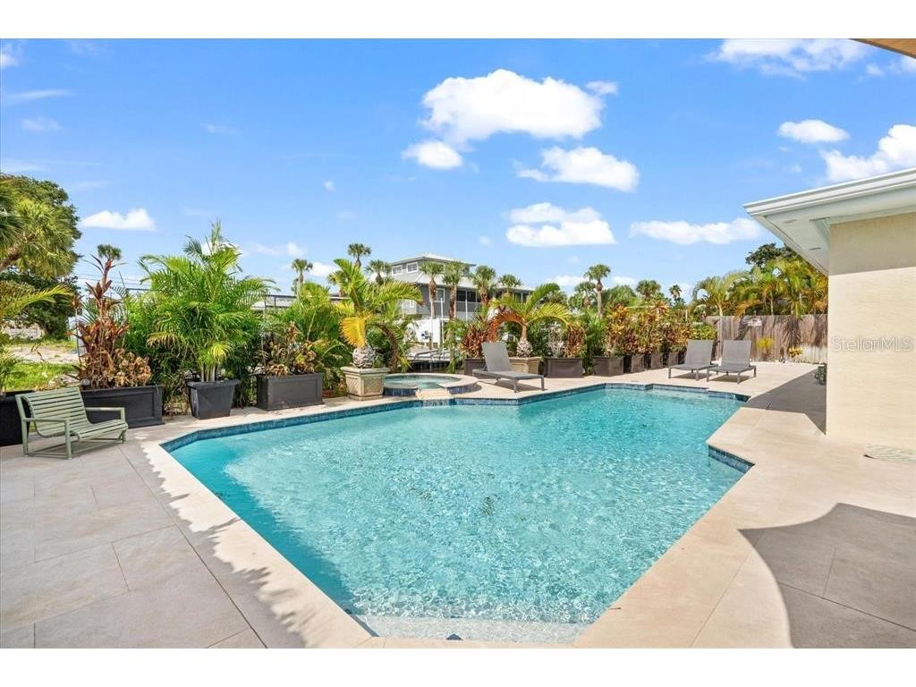 327 Avenida Milano Sarasota FL 34242 A4640458 image53