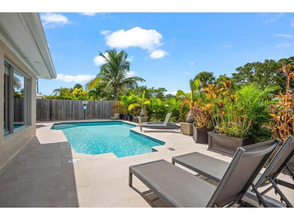 327 Avenida Milano Sarasota FL 34242 A4640458 image54