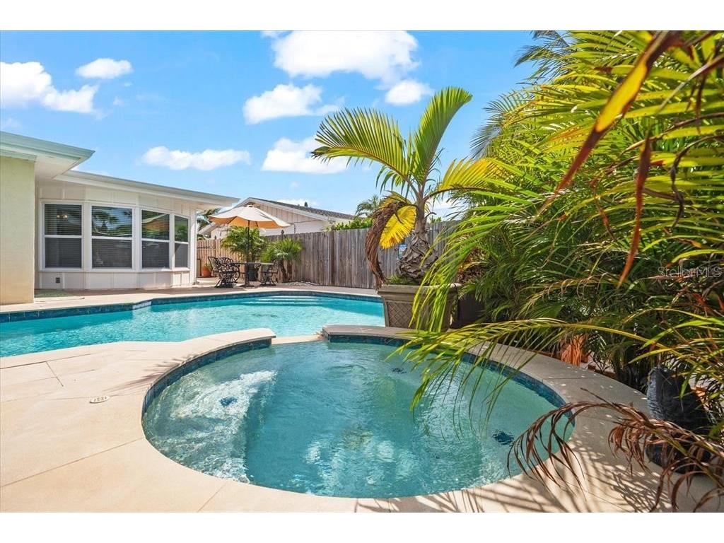 327 Avenida Milano Sarasota FL 34242 A4640458 image55