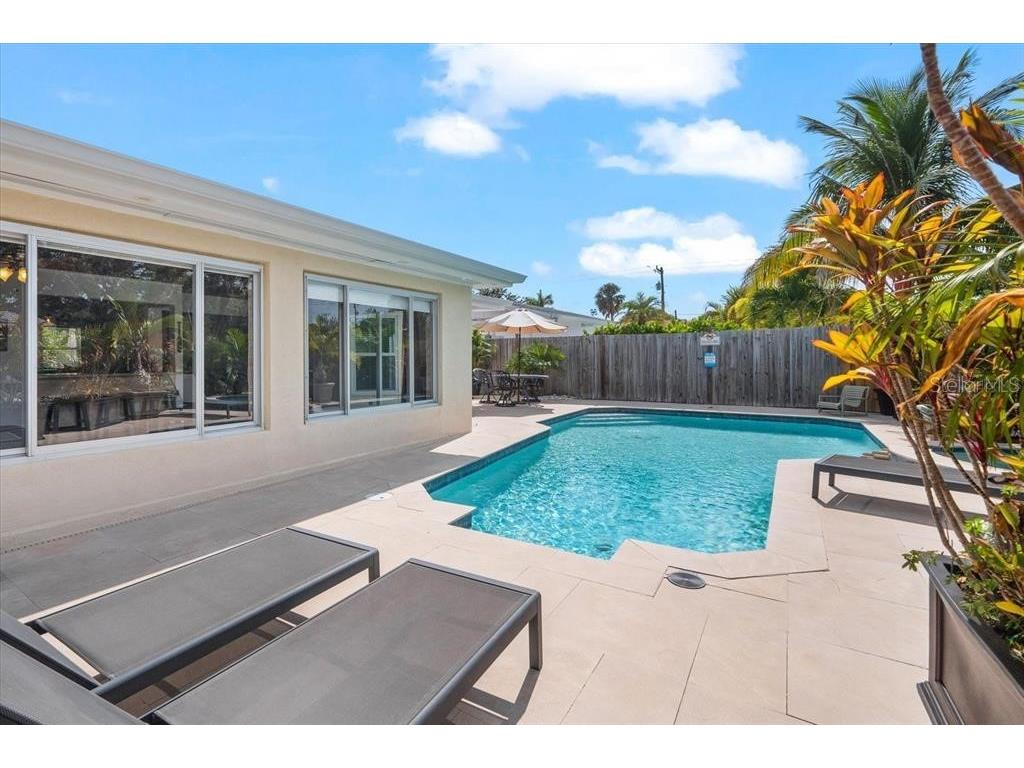 327 Avenida Milano Sarasota FL 34242 A4640458 image56