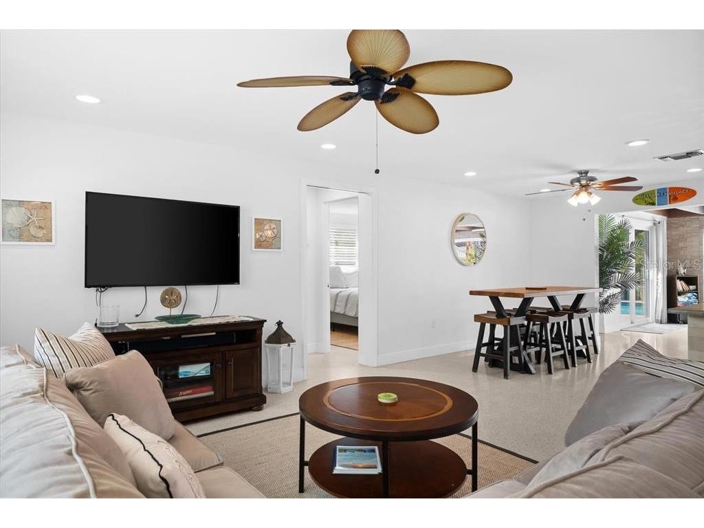 327 Avenida Milano Sarasota FL 34242 A4640458 image9