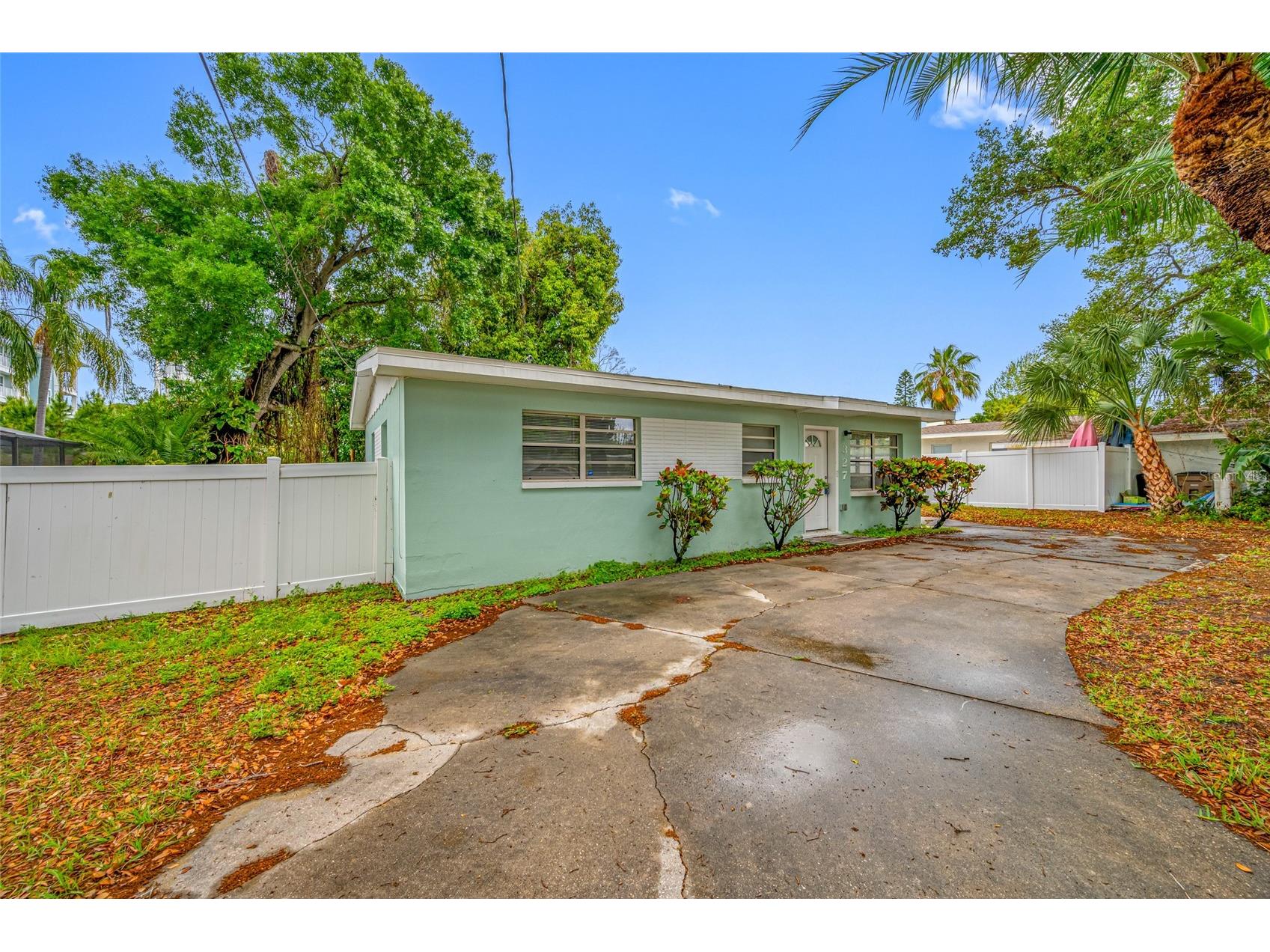 327 Barbara Circle Belleair FL 33756 TB8479825 image1