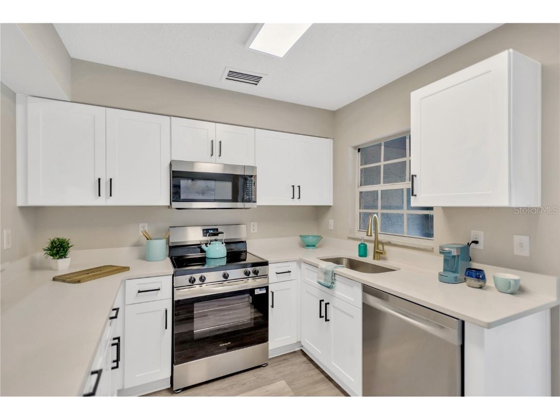 327 Kensington Lake Circle Brandon FL 33511 TB8425451 image5