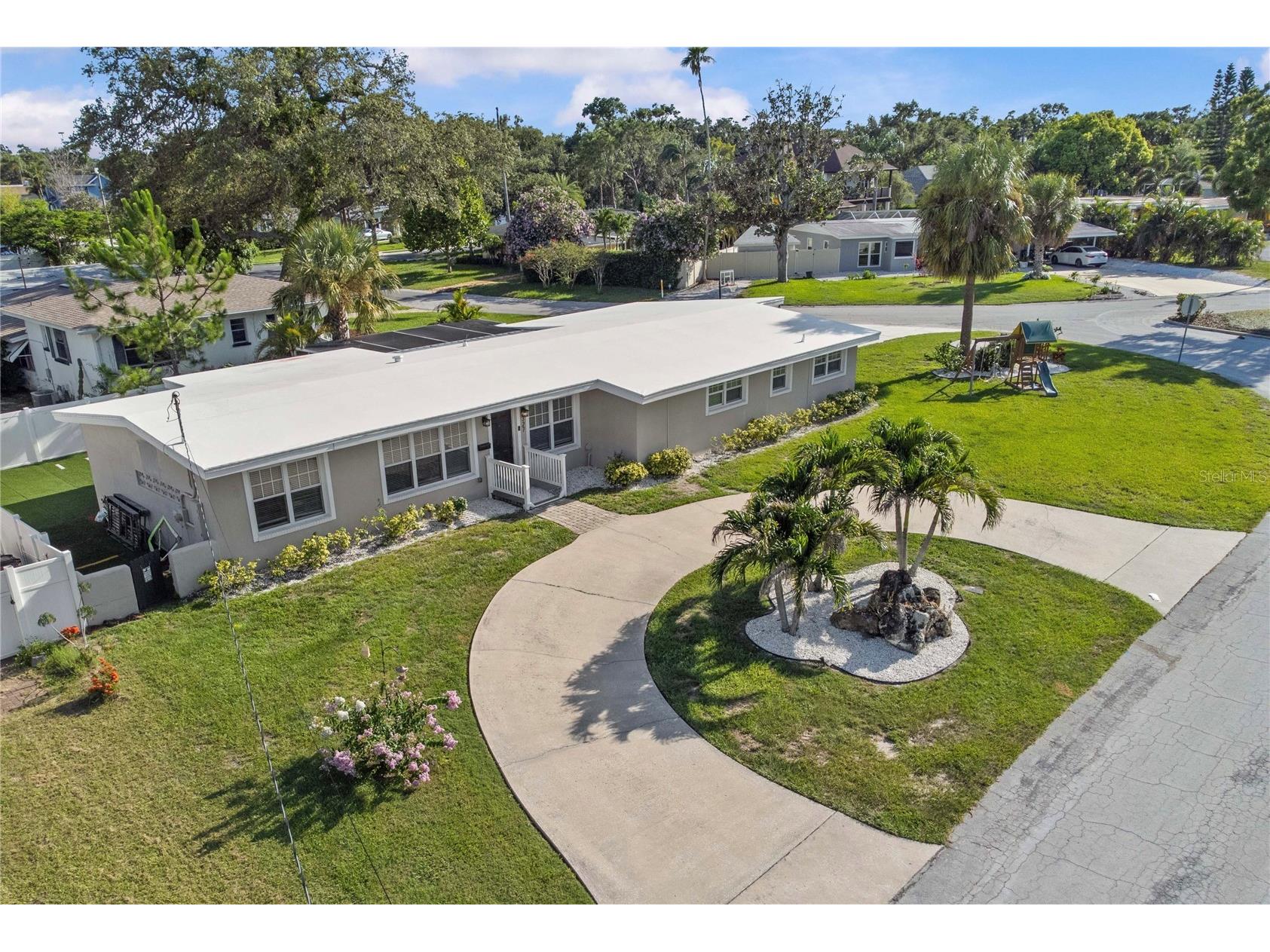 327 Sunny Lane Belleair FL 33756 TB8470938 image1