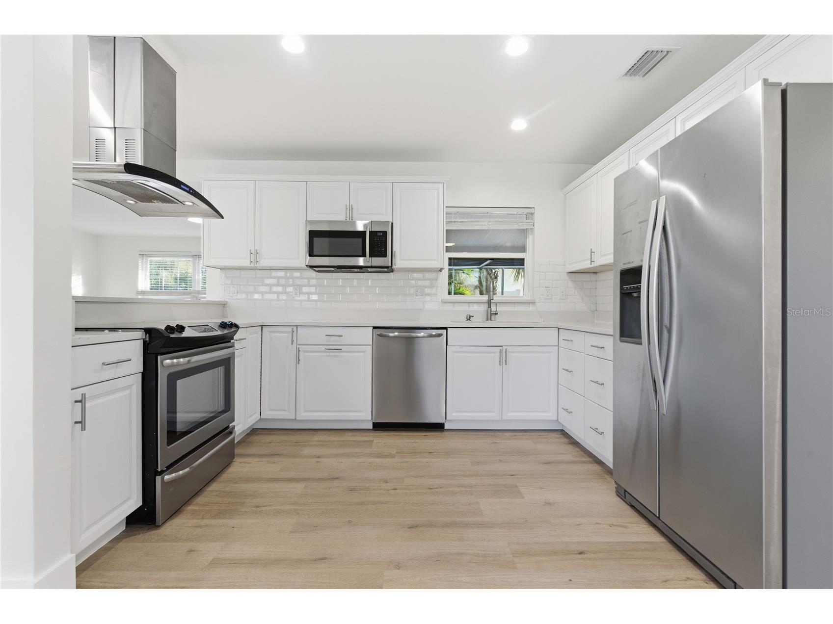 327 Sunny Lane Belleair FL 33756 TB8470938 image16