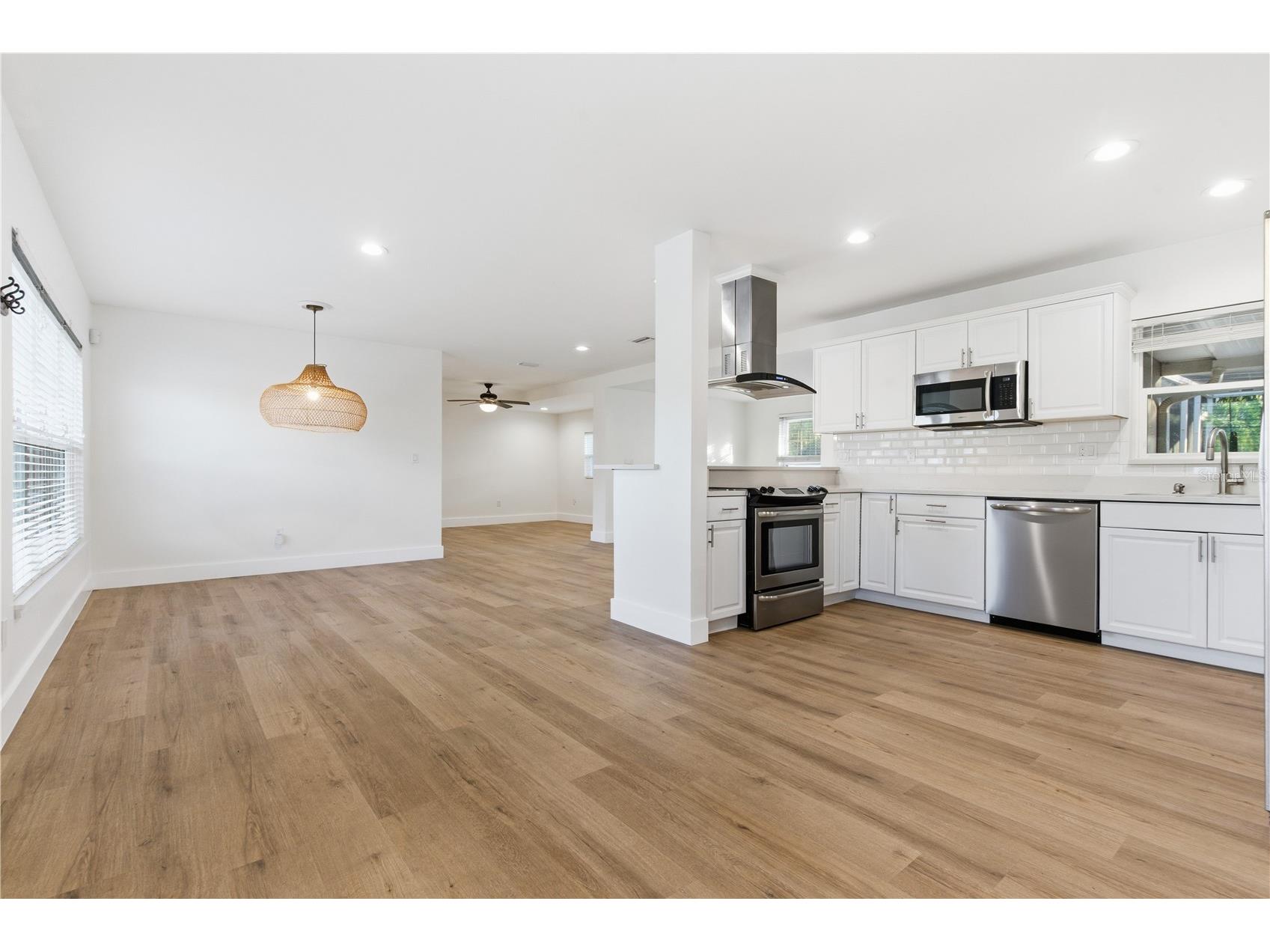 327 Sunny Lane Belleair FL 33756 TB8470938 image4