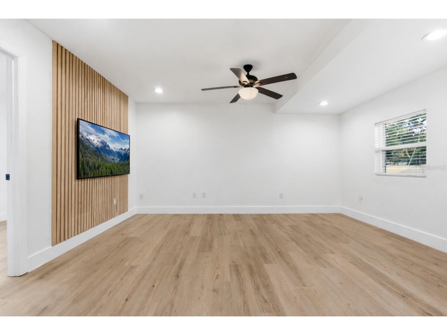 327 Sunny Lane Belleair FL 33756 TB8470938 image7