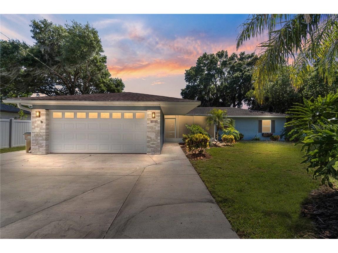 32701 Lakeshore Drive Tavares FL 32778 - LAKE DORA G5080884 image1