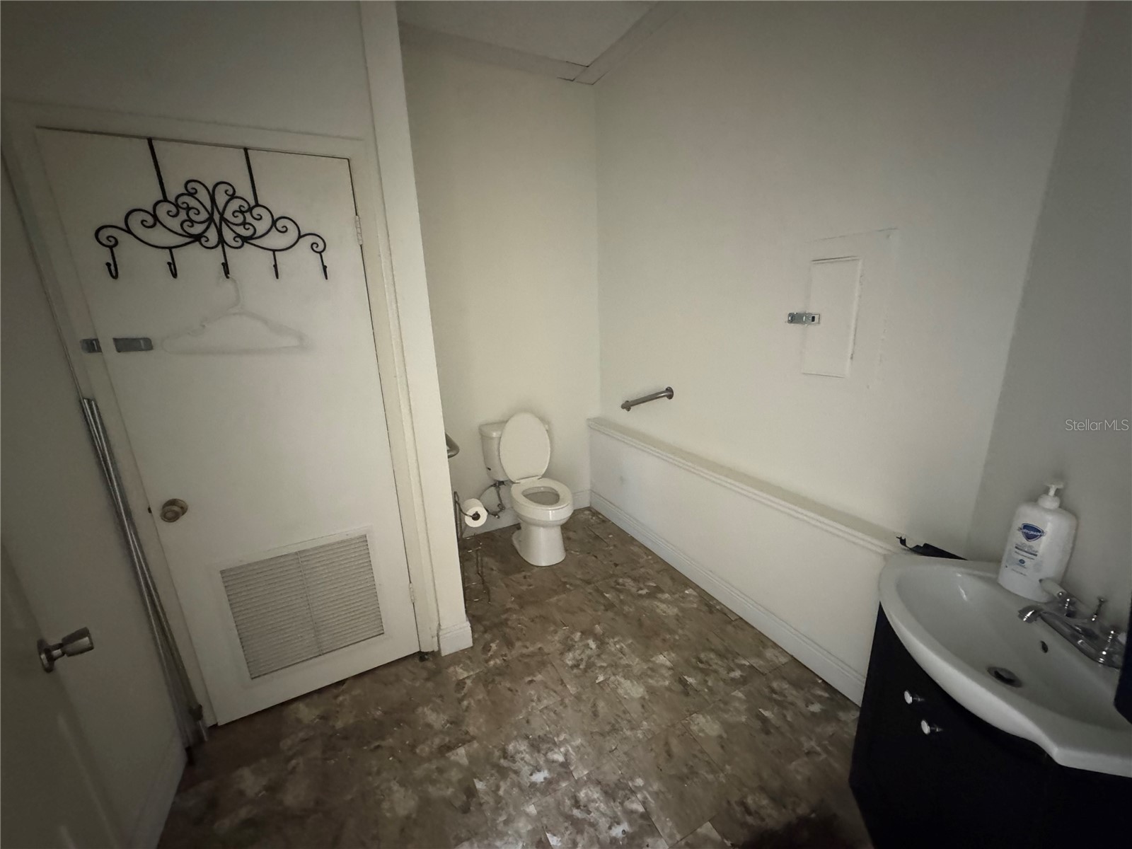 3274 Commercial Way Spring Hill FL 34606 W7887368 image8
