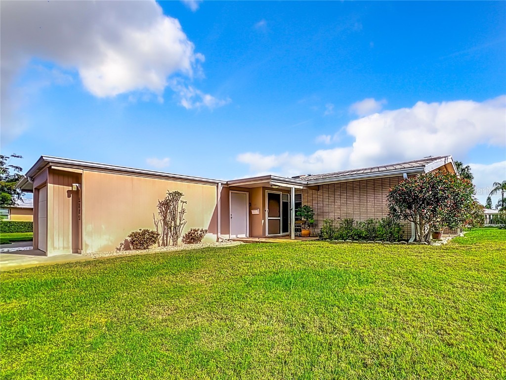 3275 Fairhaven Ln #110 Sarasota FL 34239 N6132156 image1