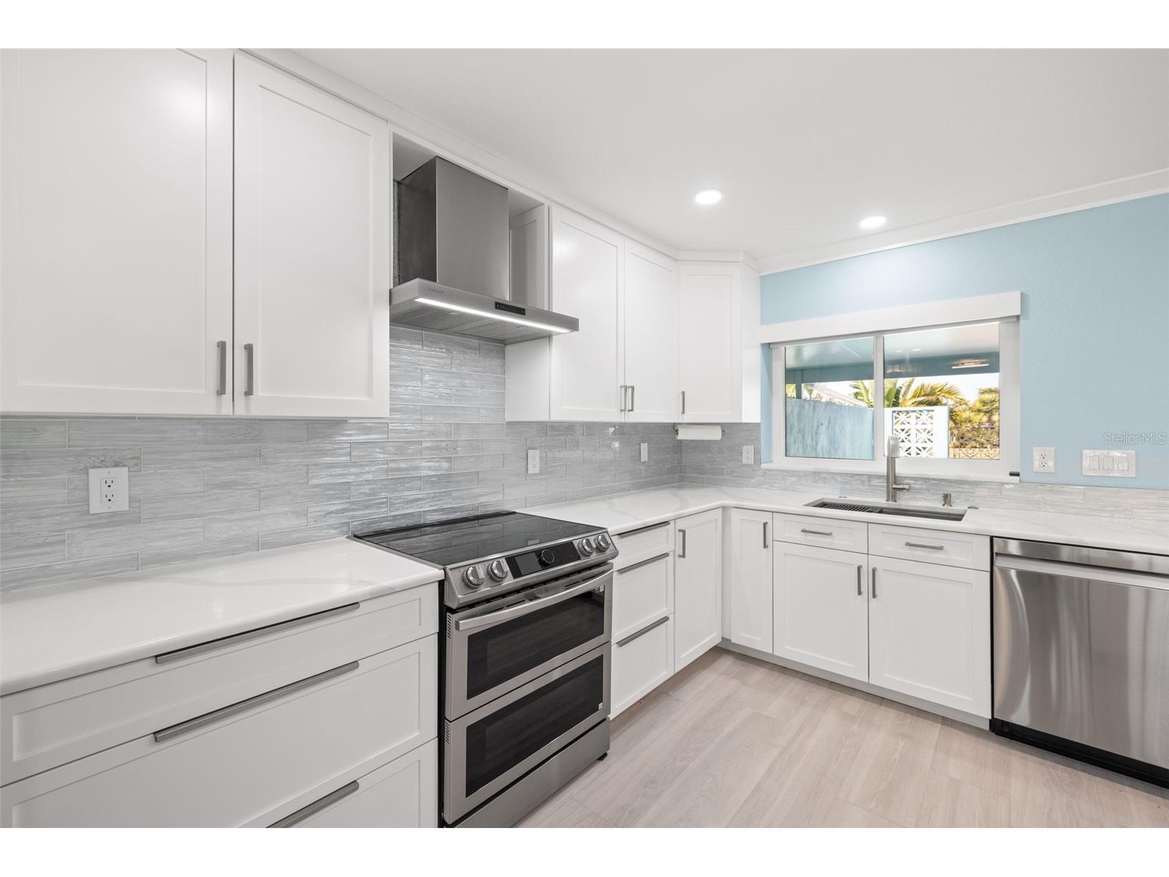 328 Boca Ciega Point Boulevard S Saint Petersburg FL 33708 - INTERCOASTAL WATERWAY TB8448237 image5