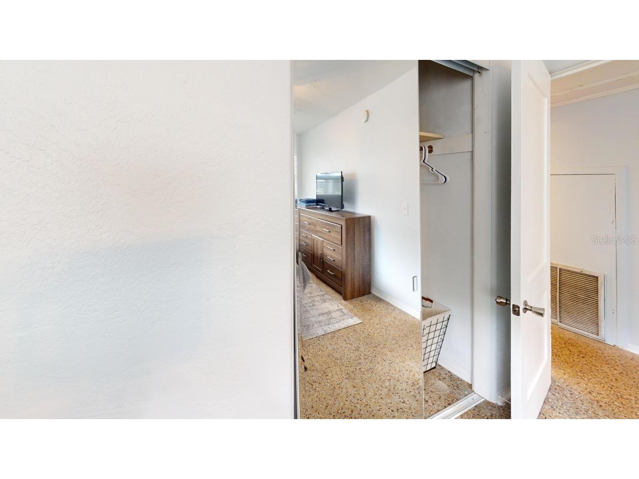 328 Slayton Avenue South Daytona FL 32119 O6325031 image28