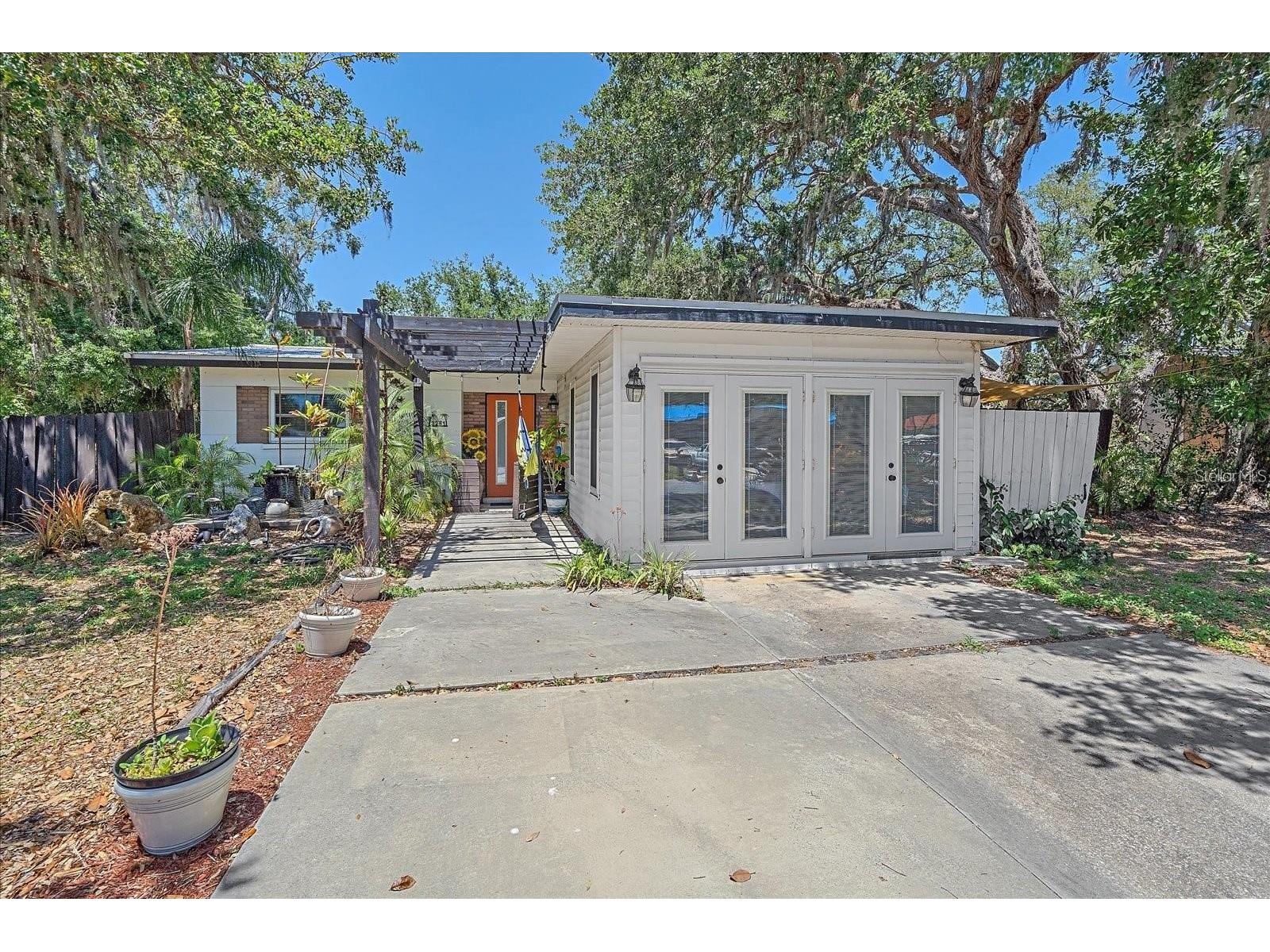 3281 8th Street Sarasota FL 34237 A4692907 image1