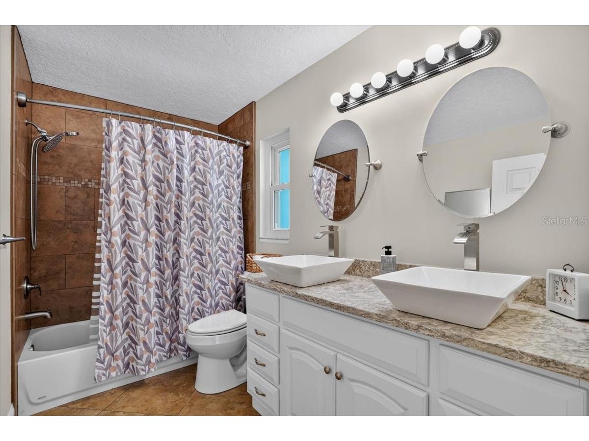 3282 Tobero Lane Sarasota FL 34235 A4697976 image32