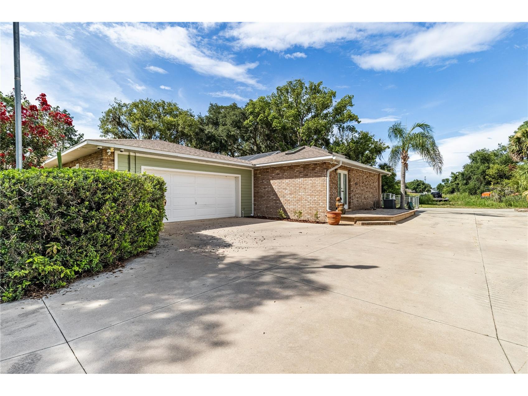 32834 Lakeshore Drive Tavares FL 32778 - LAKE DORA THE HARRIS CHAIN OF LAKES G5114617 image32