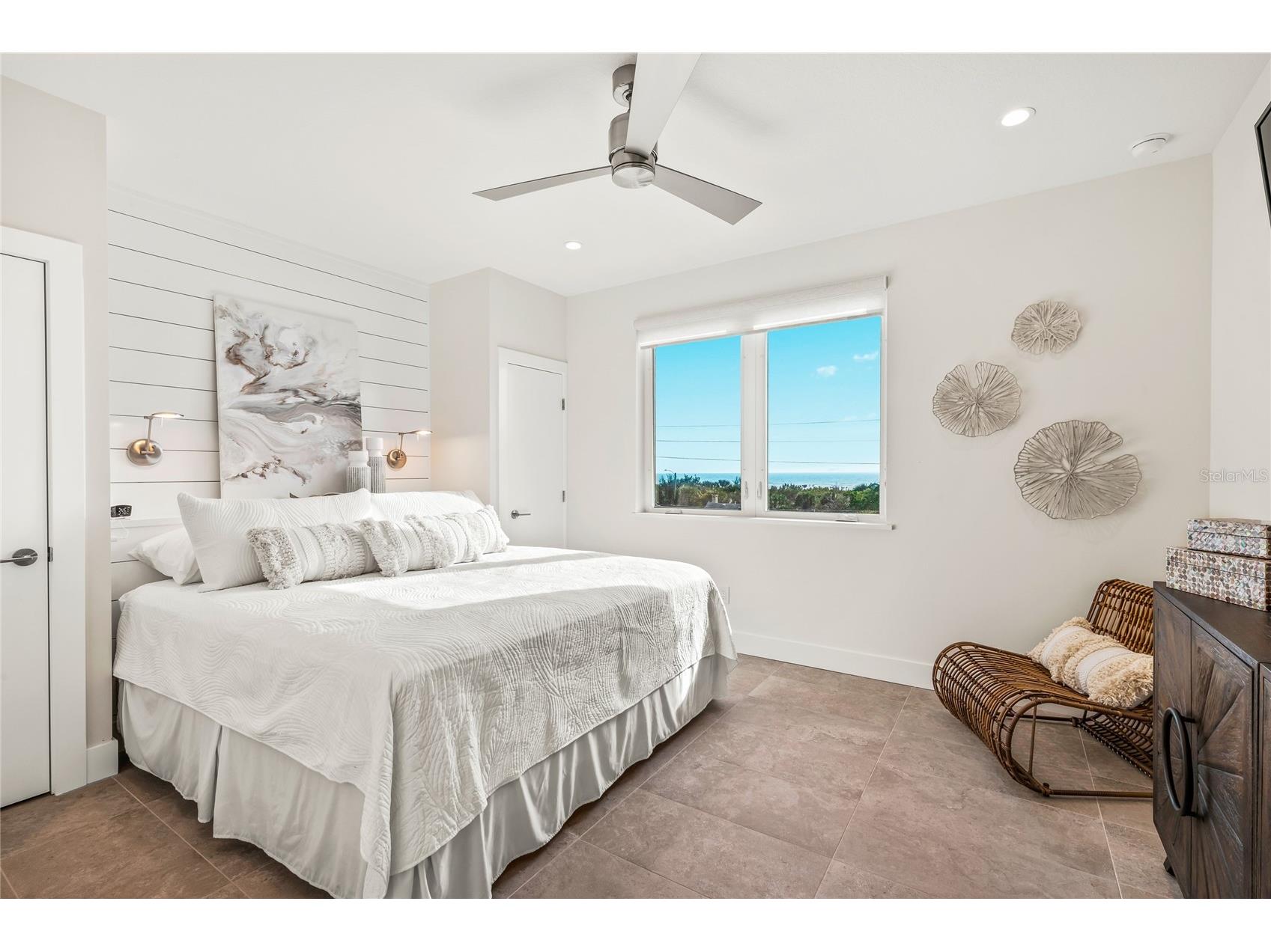 329 Beach Road #A Sarasota FL 34242 A4688489 image32