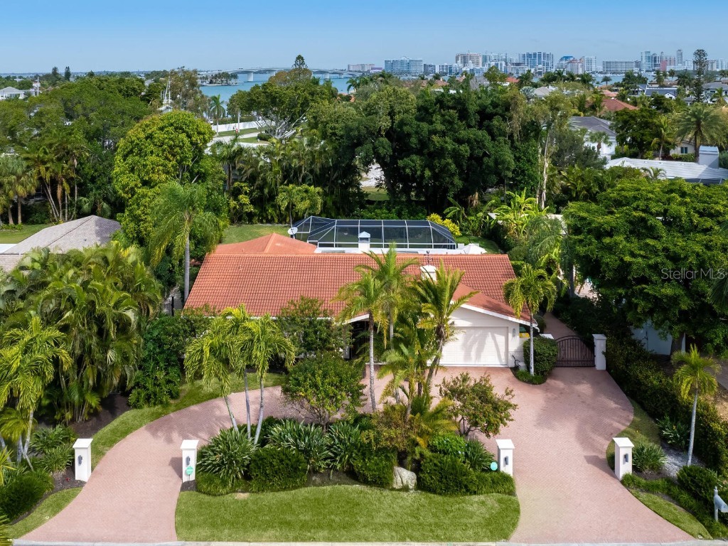 329 Bird Key Drive Sarasota FL 34236 A4597795 image1