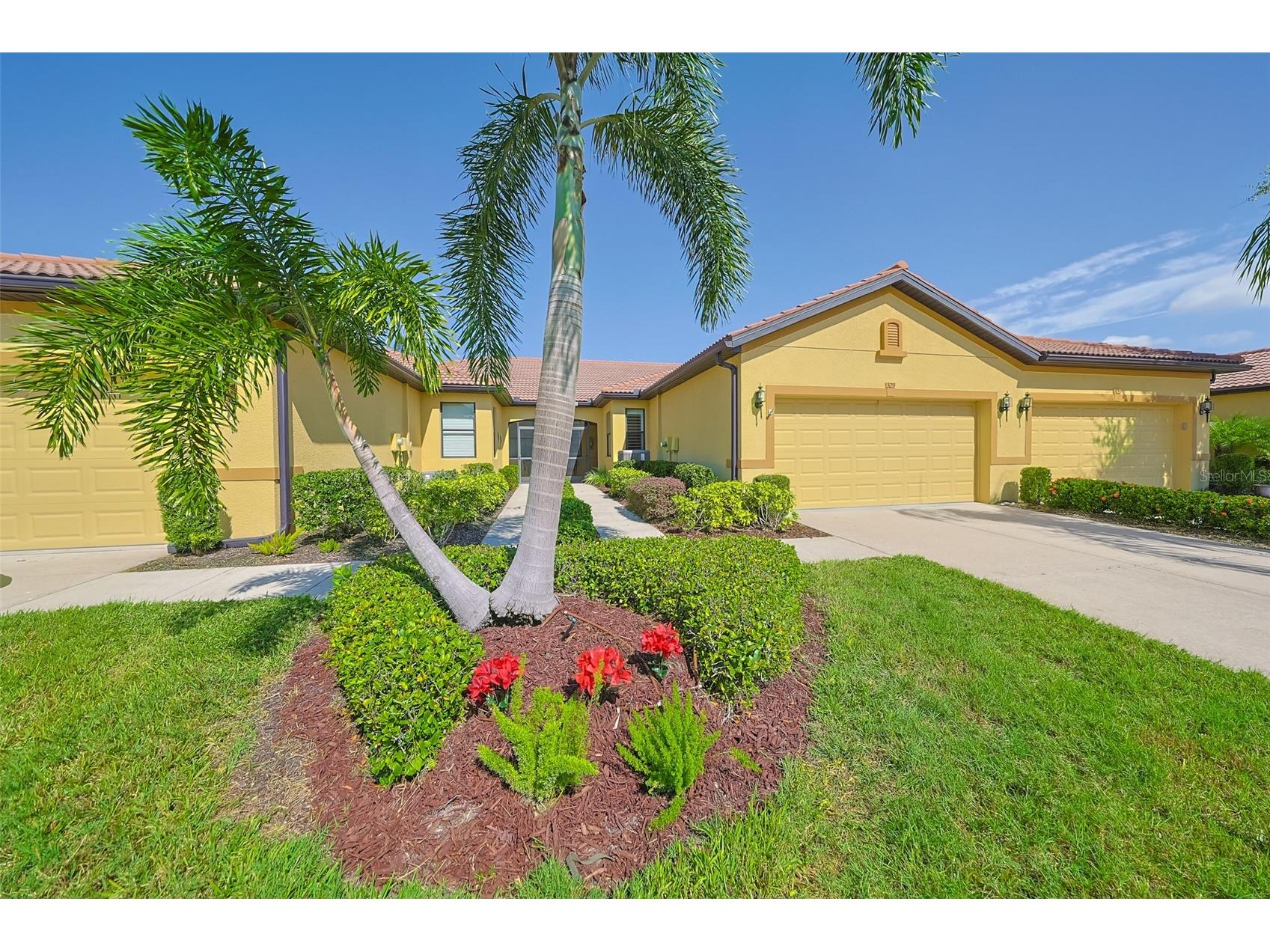329 Bluewater Falls Court Apollo Beach FL 33572 TB8441389 image1