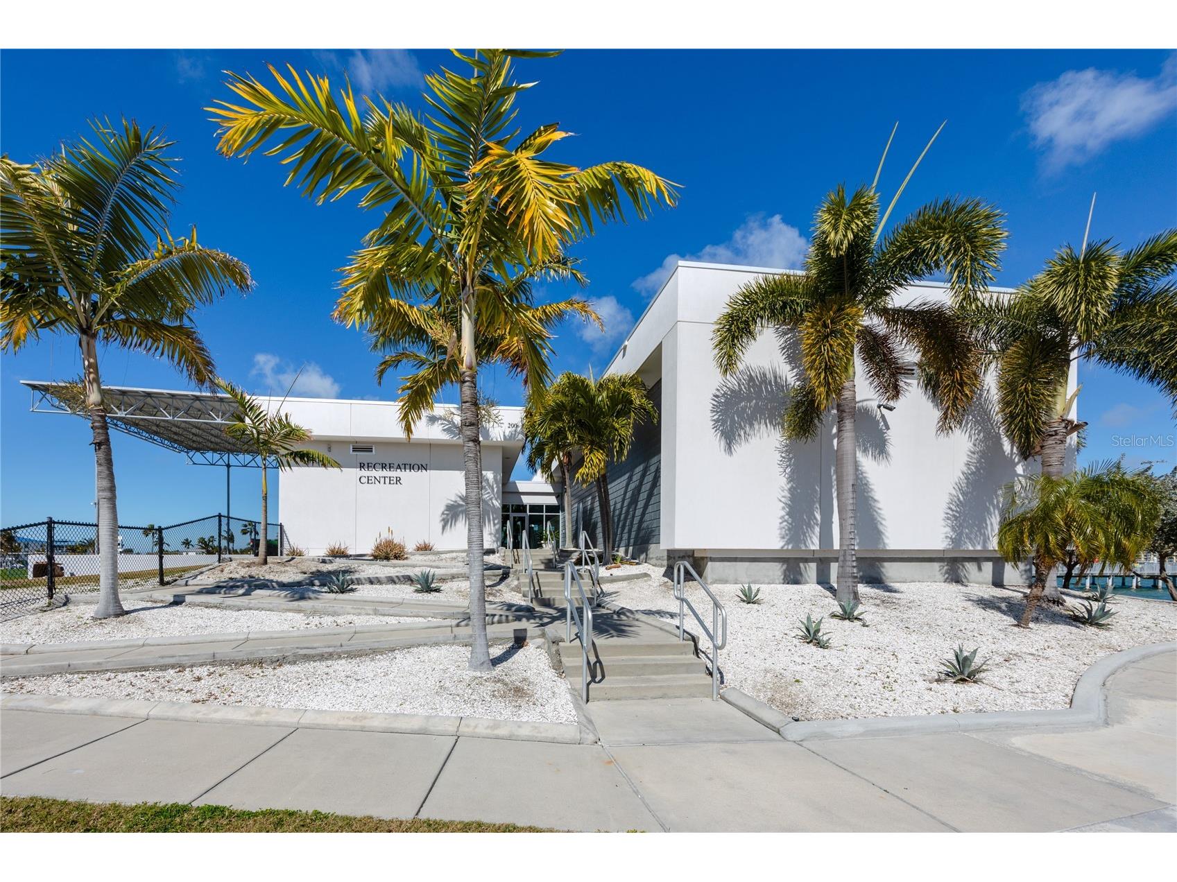 329 Medallion Boulevard #B Madeira Beach FL 33708 - BOCA CIEGA BAY TB8477695 image36