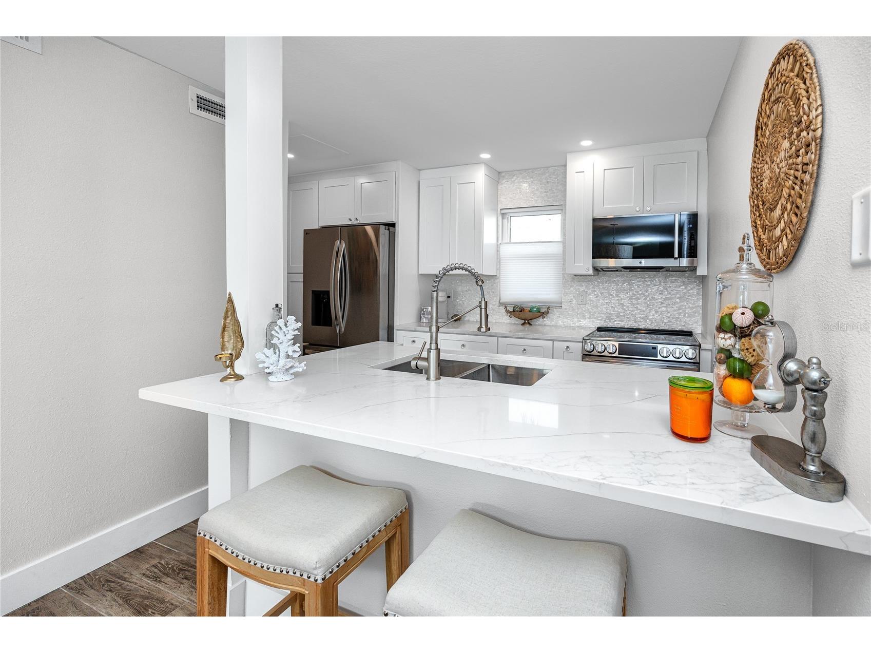 329 Medallion Boulevard #B Madeira Beach FL 33708 - BOCA CIEGA BAY TB8477695 image9