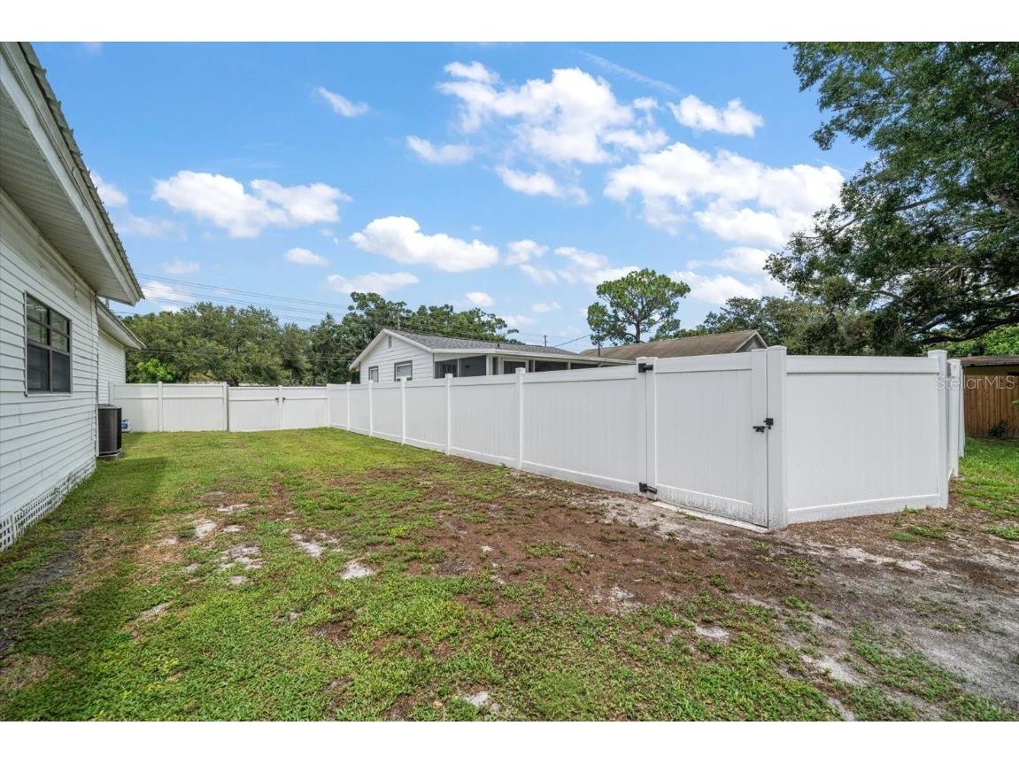 3290 70th Avenue N Saint Petersburg FL 33702 TB8421472 image26