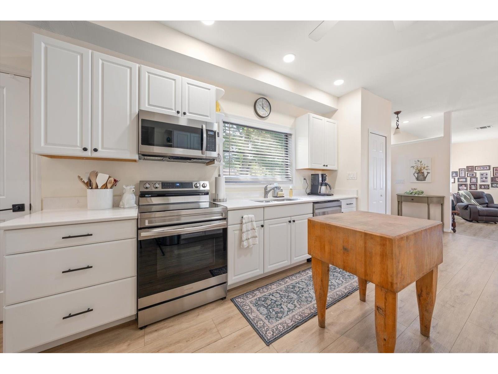 3290 70th Avenue N Saint Petersburg FL 33702 TB8502824 image8