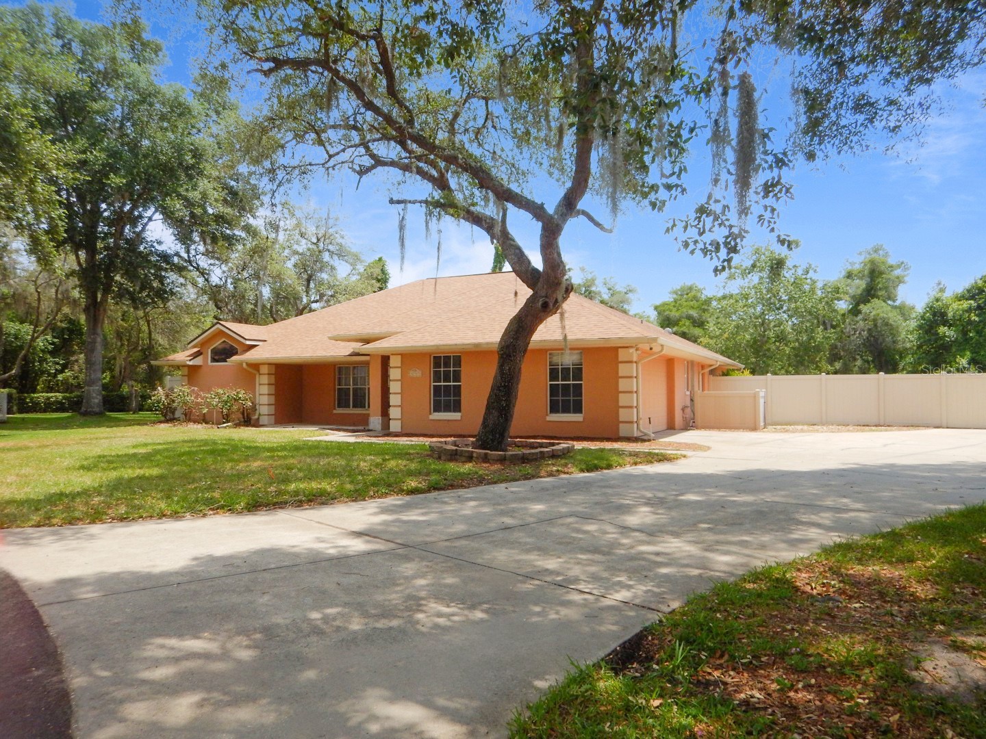32905 Indian Woods Drive Leesburg FL 34788 O6406190 image1