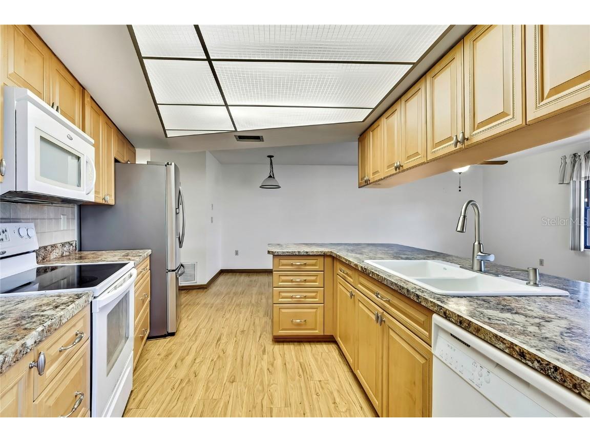 3296 Dolin Avenue Spring Hill FL 34606 W7877281 image17