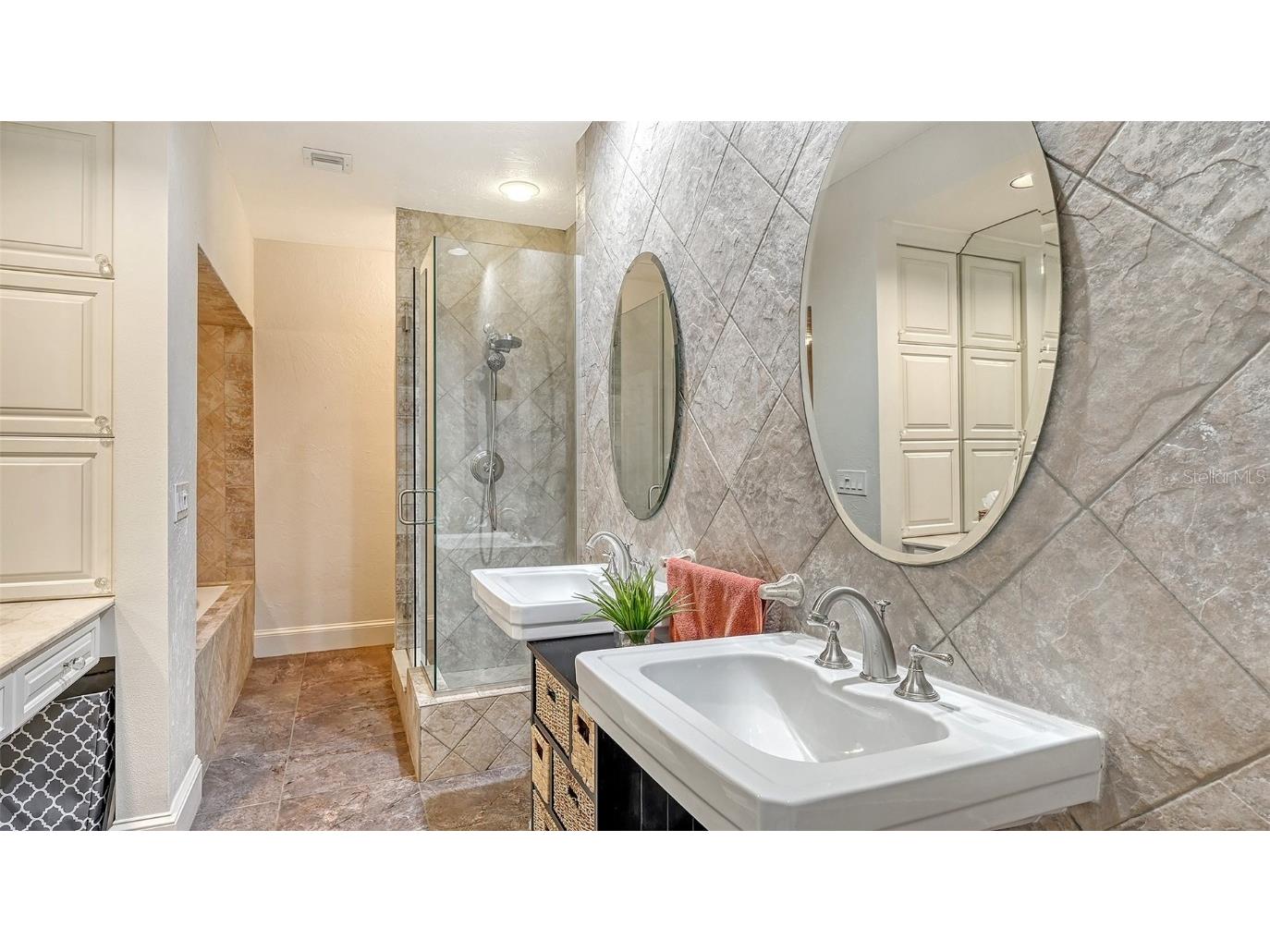 33 Bishops Court Road #118 Osprey FL 34229 A4669237 image32