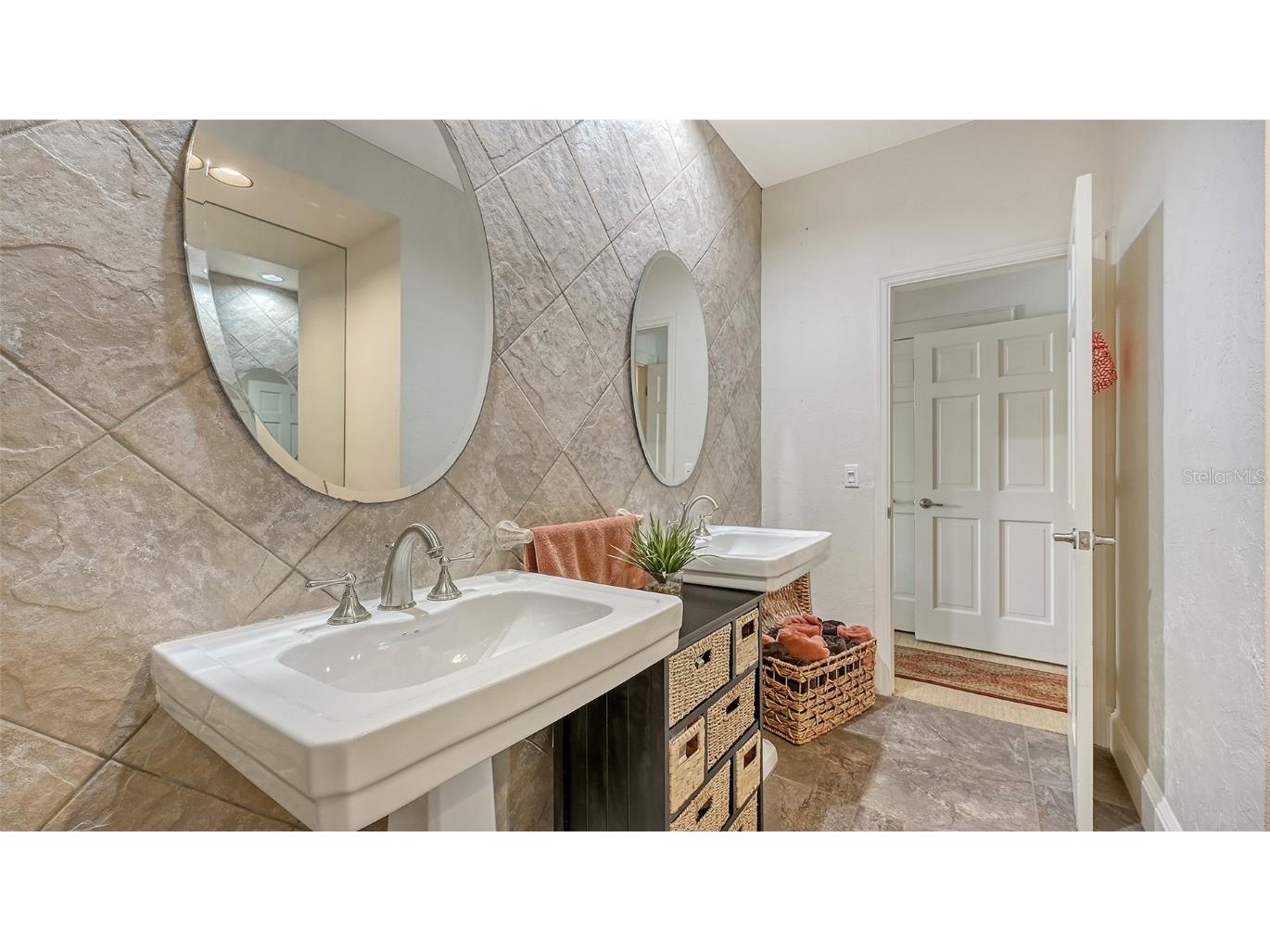 33 Bishops Court Road #118 Osprey FL 34229 A4669237 image34