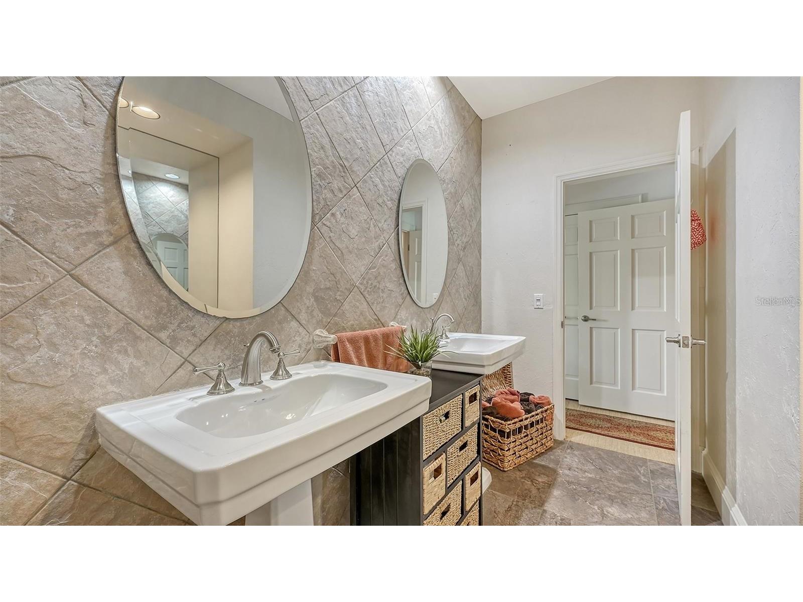 33 Bishops Court Road #118 Osprey FL 34229 A4678425 image30