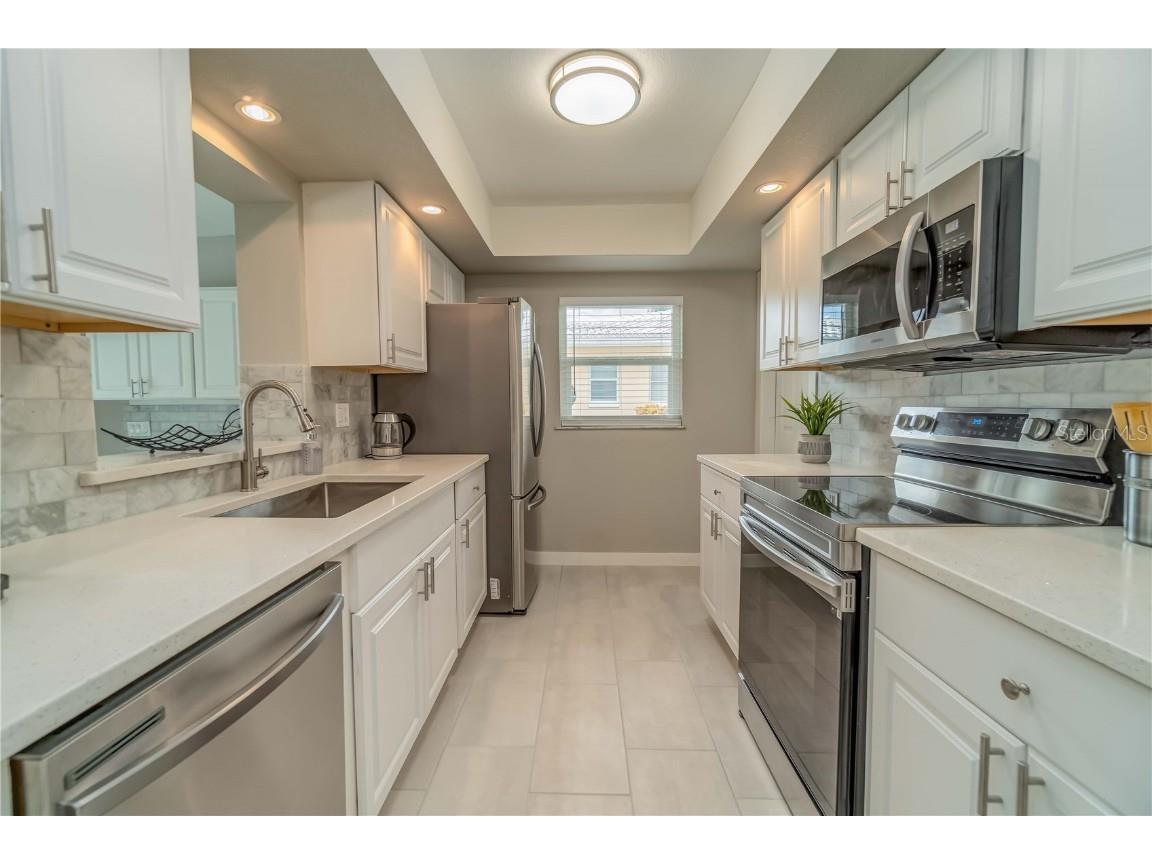 33 Caddy Road Rotonda West FL 33947 - OAKLAND HILLS CREEK A4672266 image12