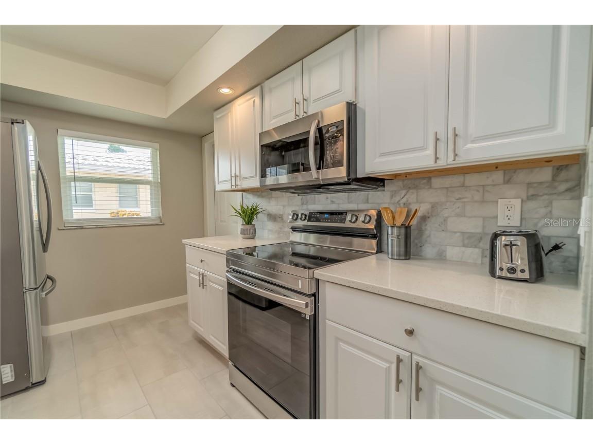 33 Caddy Road Rotonda West FL 33947 - OAKLAND HILLS CREEK A4672266 image13